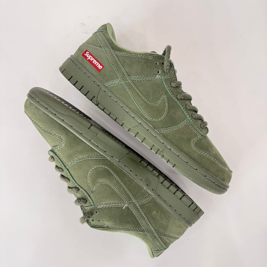 NIKE SB DUNKS x SUPEREME
