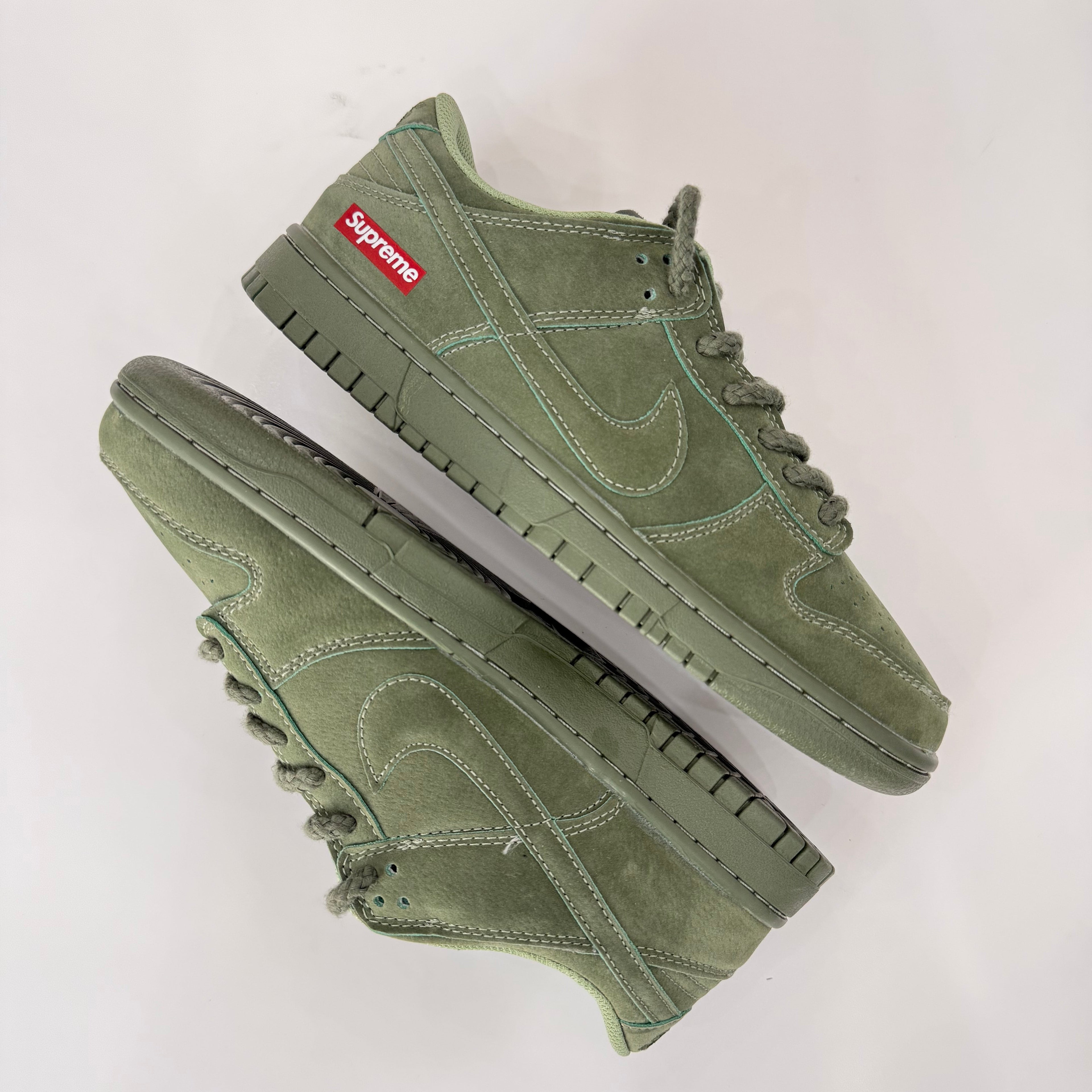 NIKE SB DUNKS x SUPEREME