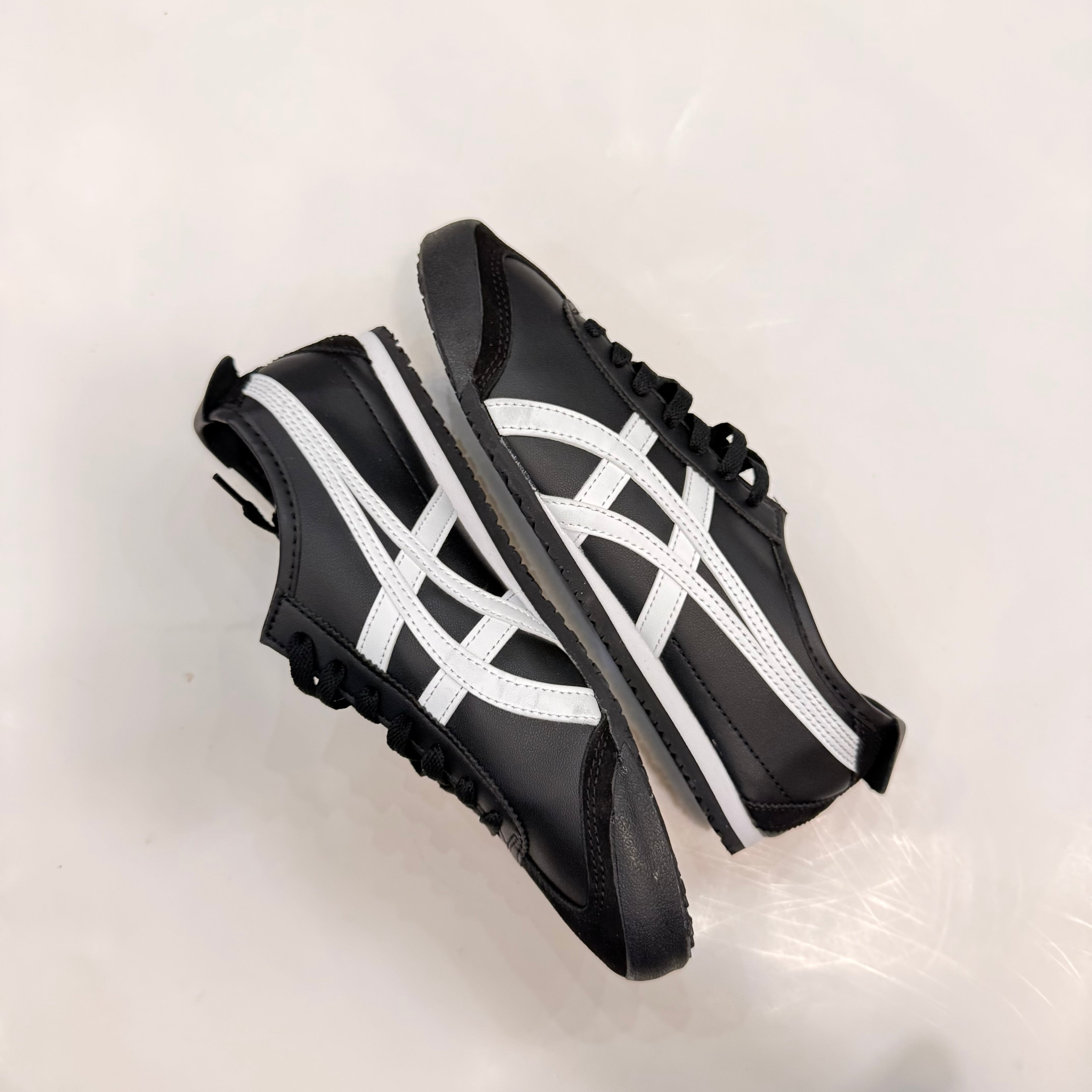 ONITSUKA TIGER
