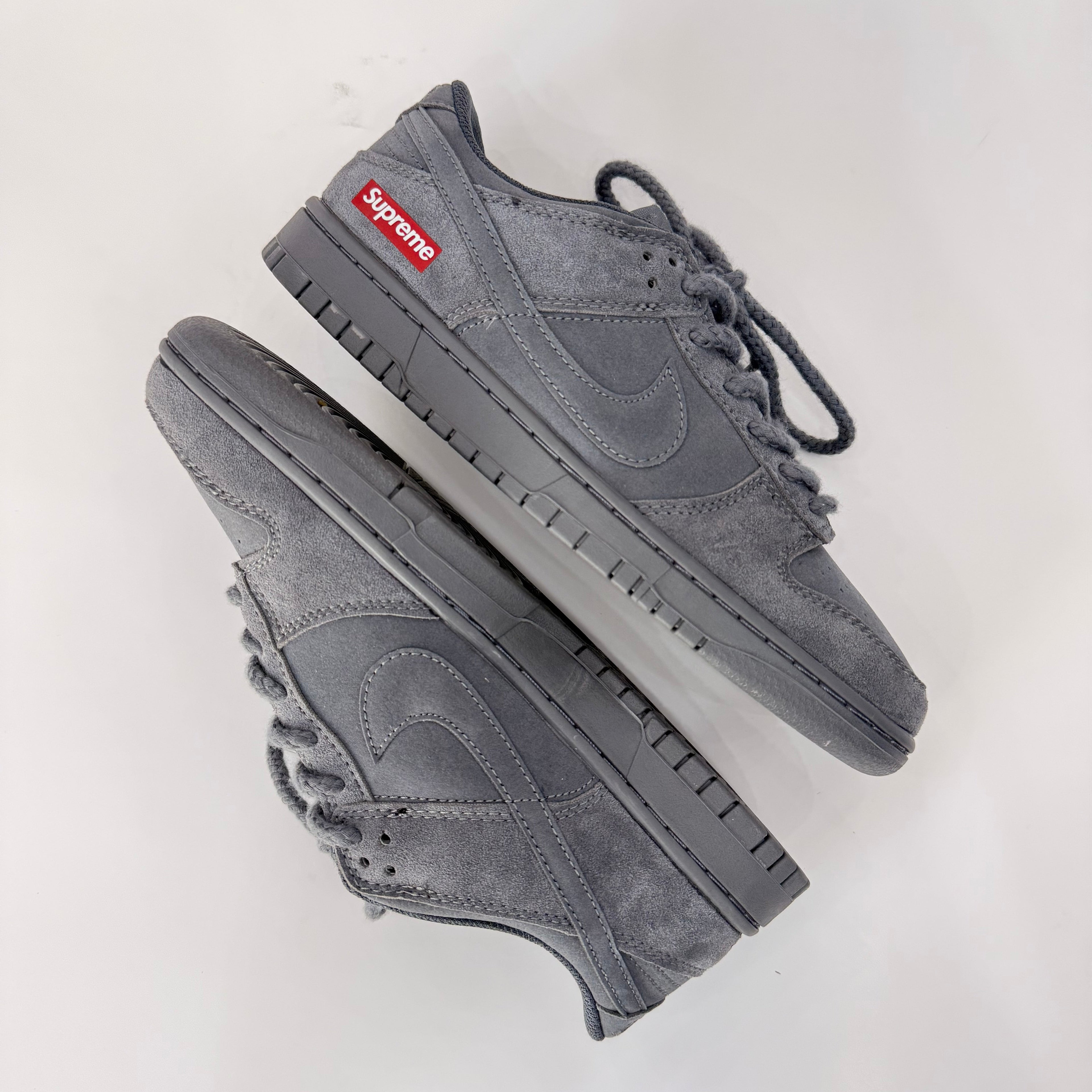 NIKE SB DUNKS x SUPEREME