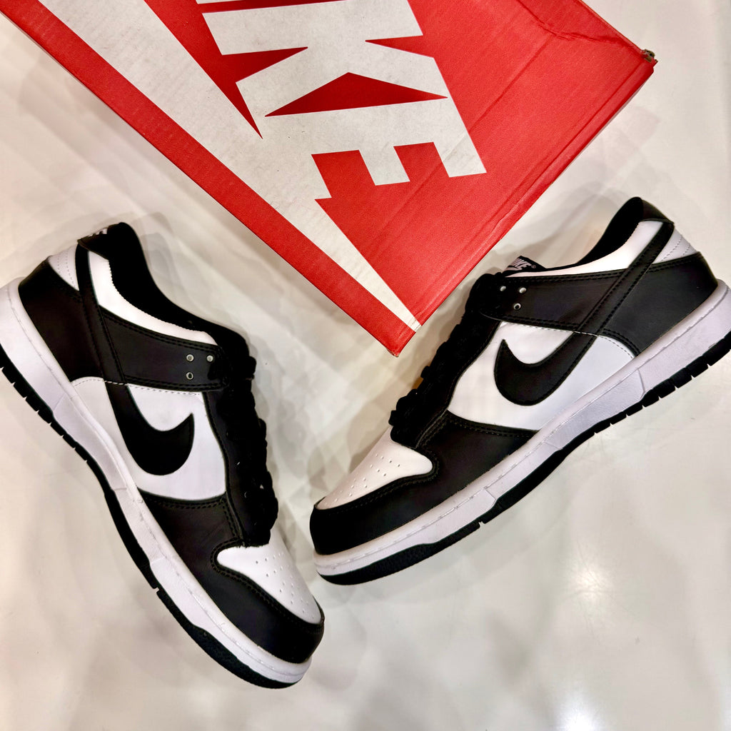 NIKE DUNKS