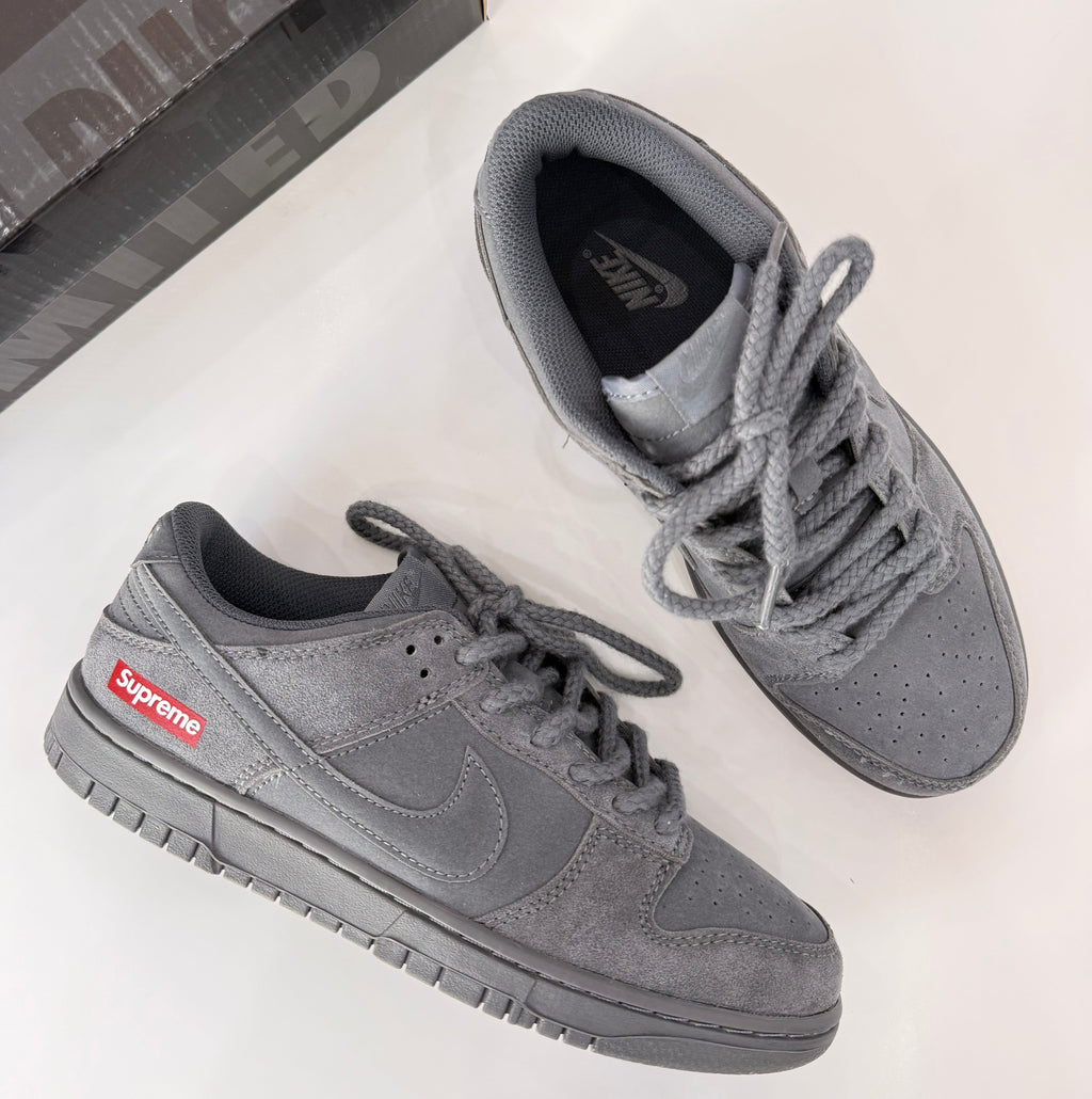NIKE SB DUNKS x SUPEREME