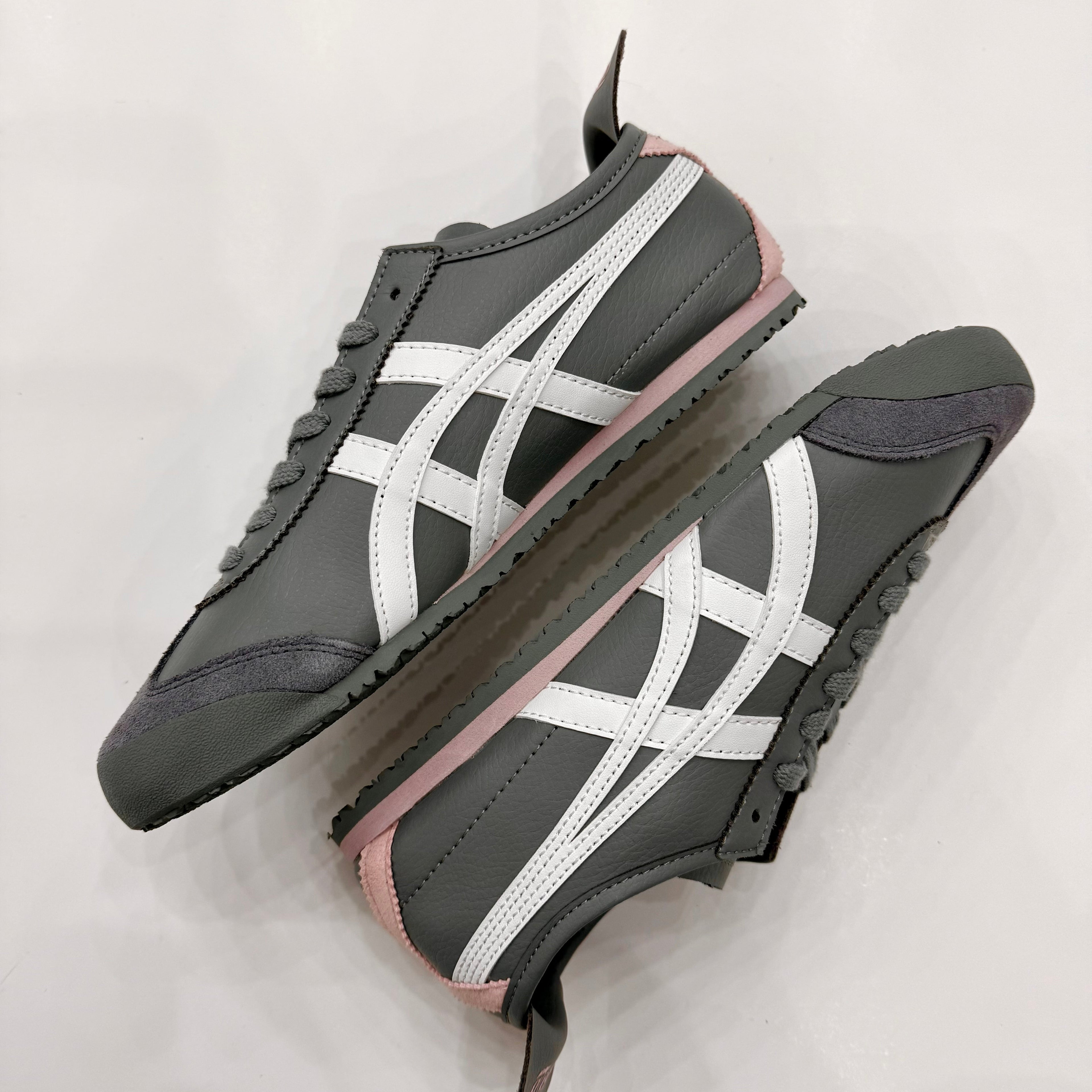 ONITSUKA TIGER