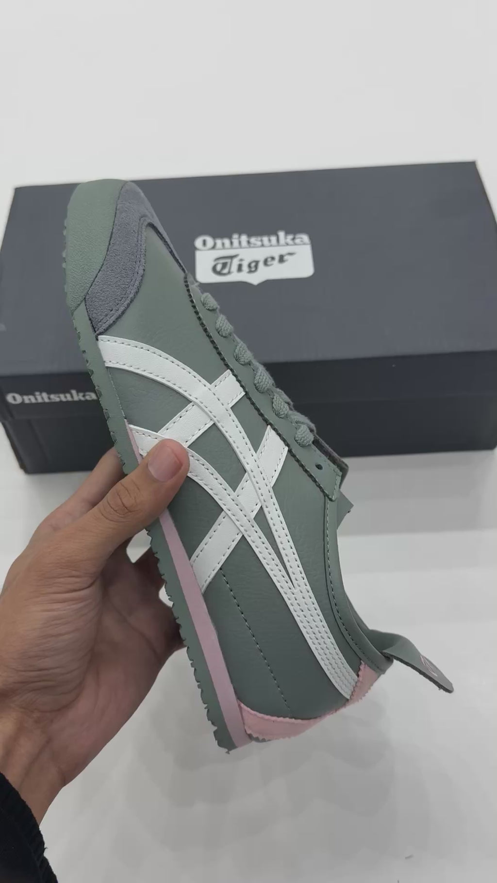 ONITSUKA TIGER