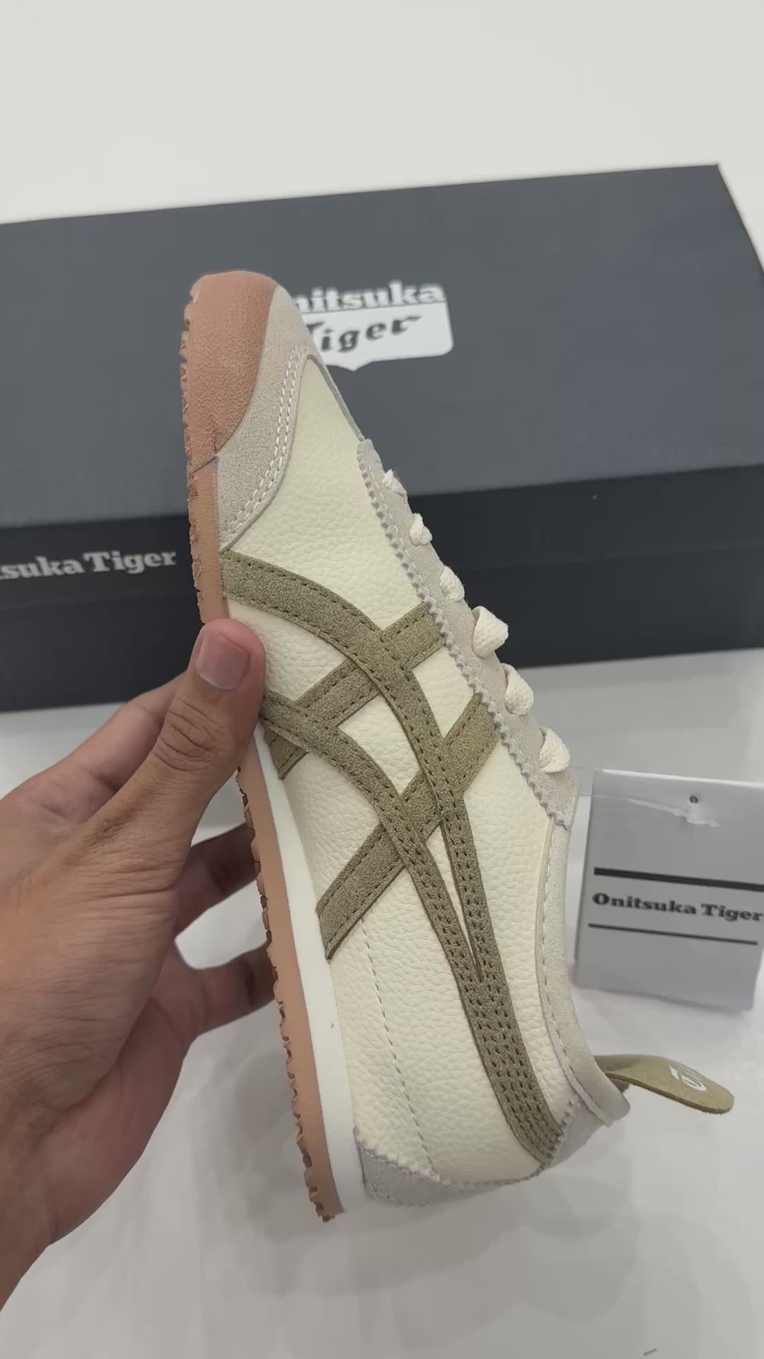 ONITSUKA TIGER