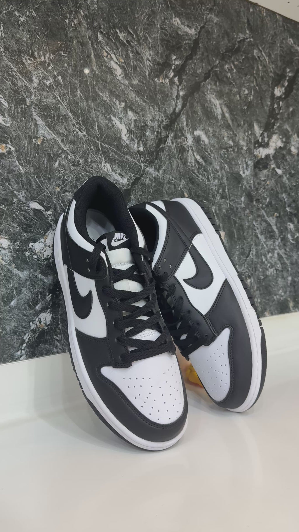 NIKE DUNKS