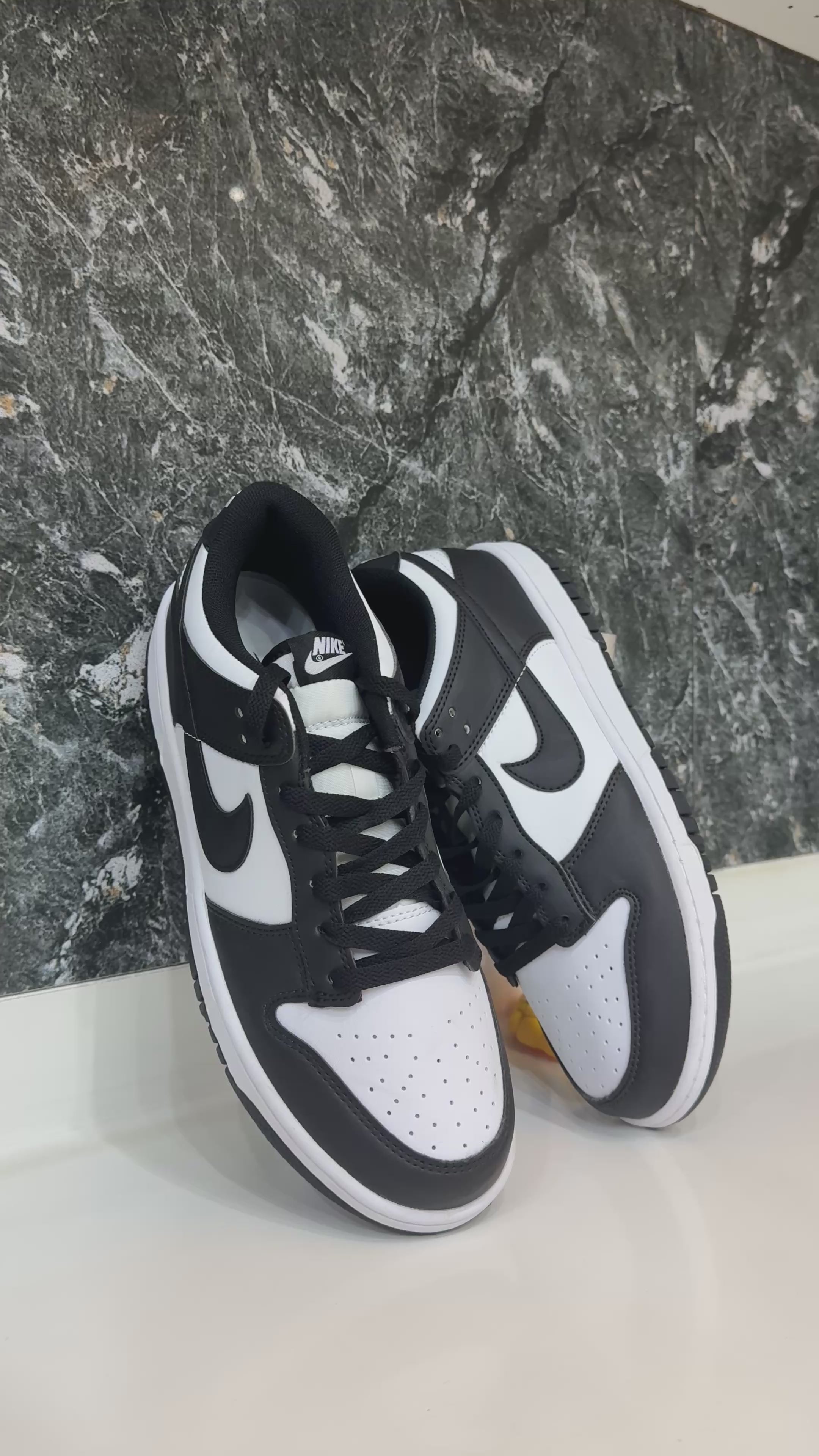 NIKE DUNKS