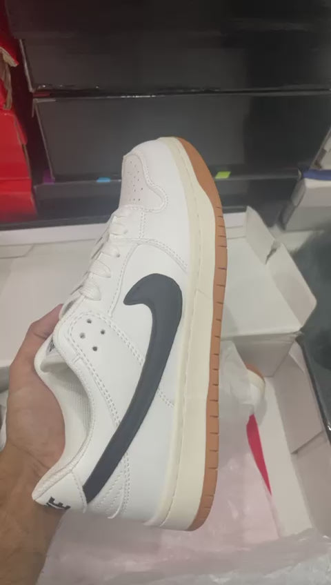 NIKE SB DUNKS