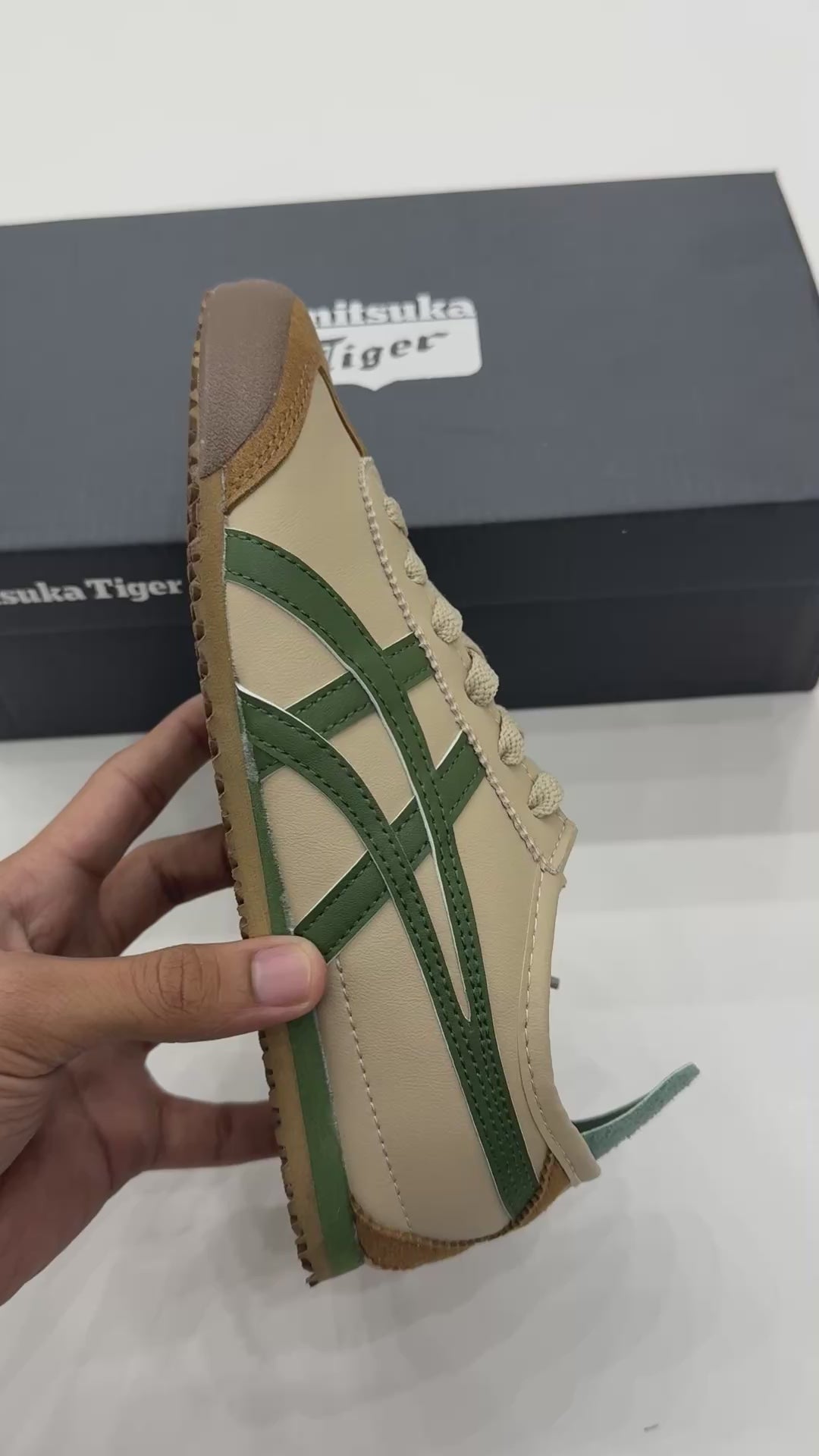 ONITSUKA TIGER