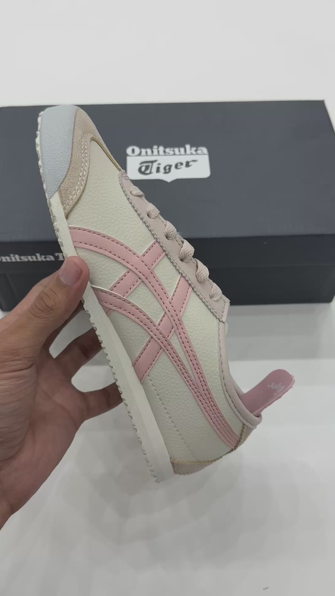 ONITSUKA TIGER